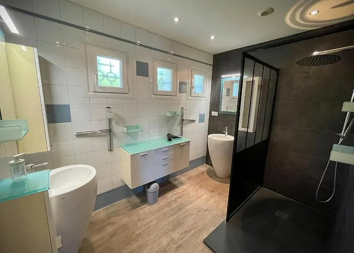 Villa 250m2 Avec Piscine Chauffee & & Kota-grill & Sauna *